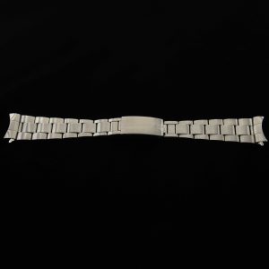 This 19mm Tudor ref. 7835 stainless steel (by Rolex) Oyster bracelet is virtually pristine, tight and without flaws. Perfect for most of your '5os to '90s Tudor watches fitting 19mm.