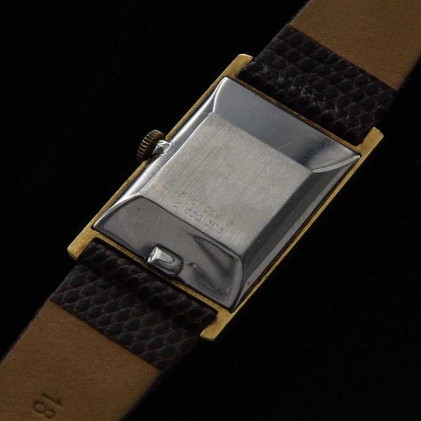 This is a very rare 1970s vintage Universal Geneve having an elongated, heavily gold-plated case, with a stainless steel signed back measuring a sleek and thin 22x37x7mm.
