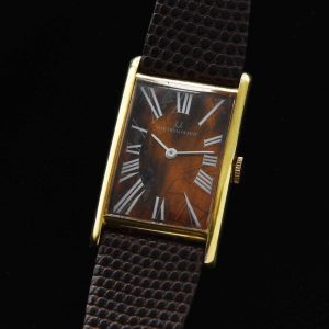 This is a very rare 1970s vintage Universal Geneve having an elongated, heavily gold-plated case, with a stainless steel signed back measuring a sleek and thin 22x37x7mm.