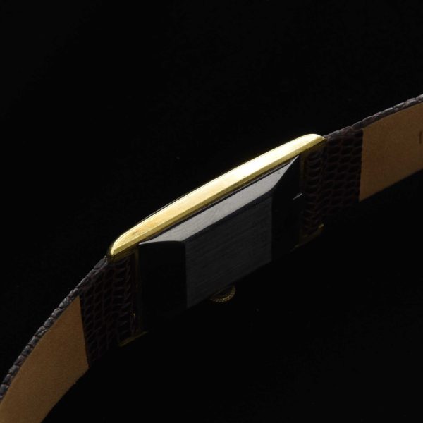 This is a very rare 1970s vintage Universal Geneve having an elongated, heavily gold-plated case, with a stainless steel signed back measuring a sleek and thin 22x37x7mm.