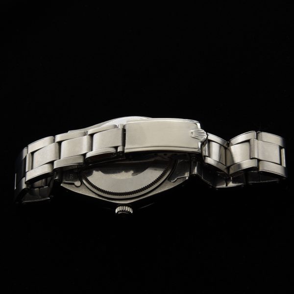 This is a preserved 34mm vintage Rolex Air-King, ref. 5500, dating to 1968. It features the reliable Rolex caliber 1520 automatic movement