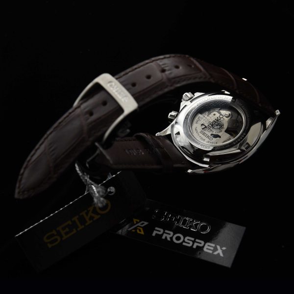 We are an official Seiko Dealer. This is a brand-new Brand-New Seiko Alpinist ref. SPB121J1 measuring 39.5mm in stainless steel. The movement is the automatic winding  6R35.