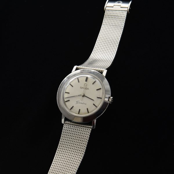 This is an early and uncommon 1961 stainless-steel Omega Geneve measuring 35mm and having a wide, polished bezel. I think the appropriate name for this watch is the ‘Omega Lifesaver’.