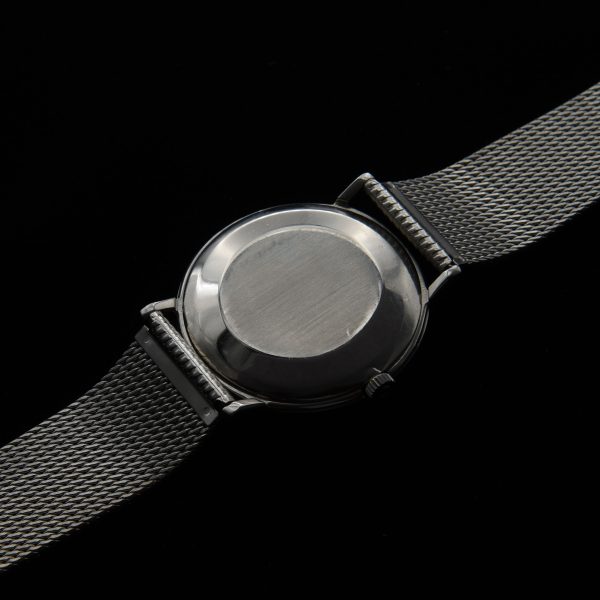 This is an early and uncommon 1961 stainless-steel Omega Geneve measuring 35mm and having a wide, polished bezel. I think the appropriate name for this watch is the ‘Omega Lifesaver’.