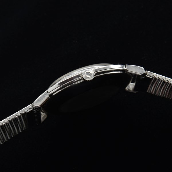 This is an early and uncommon 1961 stainless-steel Omega Geneve measuring 35mm and having a wide, polished bezel. I think the appropriate name for this watch is the ‘Omega Lifesaver’.