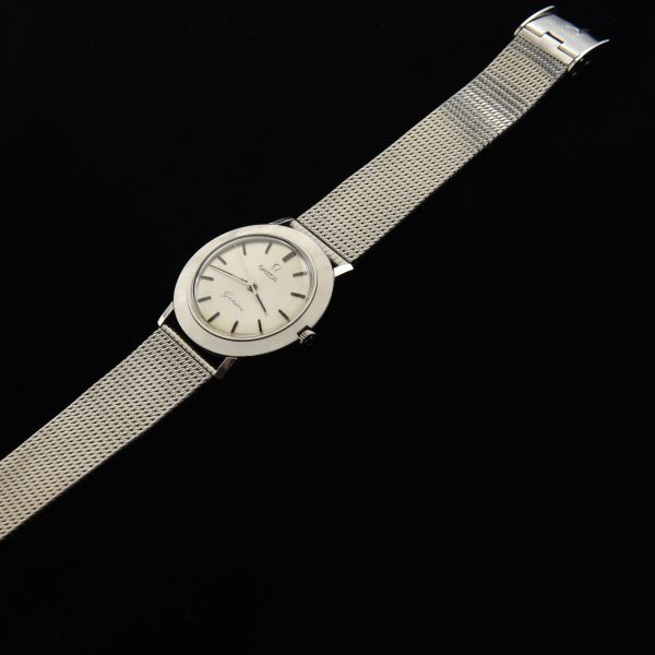 This is an early and uncommon 1961 stainless-steel Omega Geneve measuring 35mm and having a wide, polished bezel. I think the appropriate name for this watch is the ‘Omega Lifesaver’.