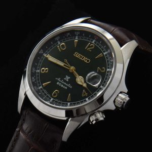 We are an official Seiko Dealer. This is a brand-new Brand-New Seiko Alpinist ref. SPB121J1 measuring 39.5mm in stainless steel. The movement is the automatic winding  6R35.