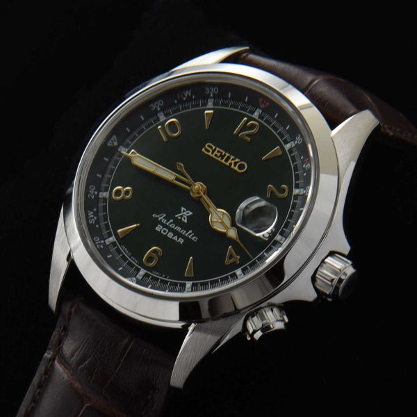 We are an official Seiko Dealer. This is a brand-new Brand-New Seiko Alpinist ref. SPB121J1 measuring 39.5mm in stainless steel. The movement is the automatic winding  6R35.