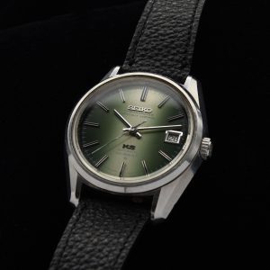 This vintage 1972 King Seiko 5625-7040 Hi-Beat Green Dial example is very difficult to find with this colour dial. The 36.5mm steel case with faceted and angular lugs retains all the DNA of the Grand and King Seiko design elements.