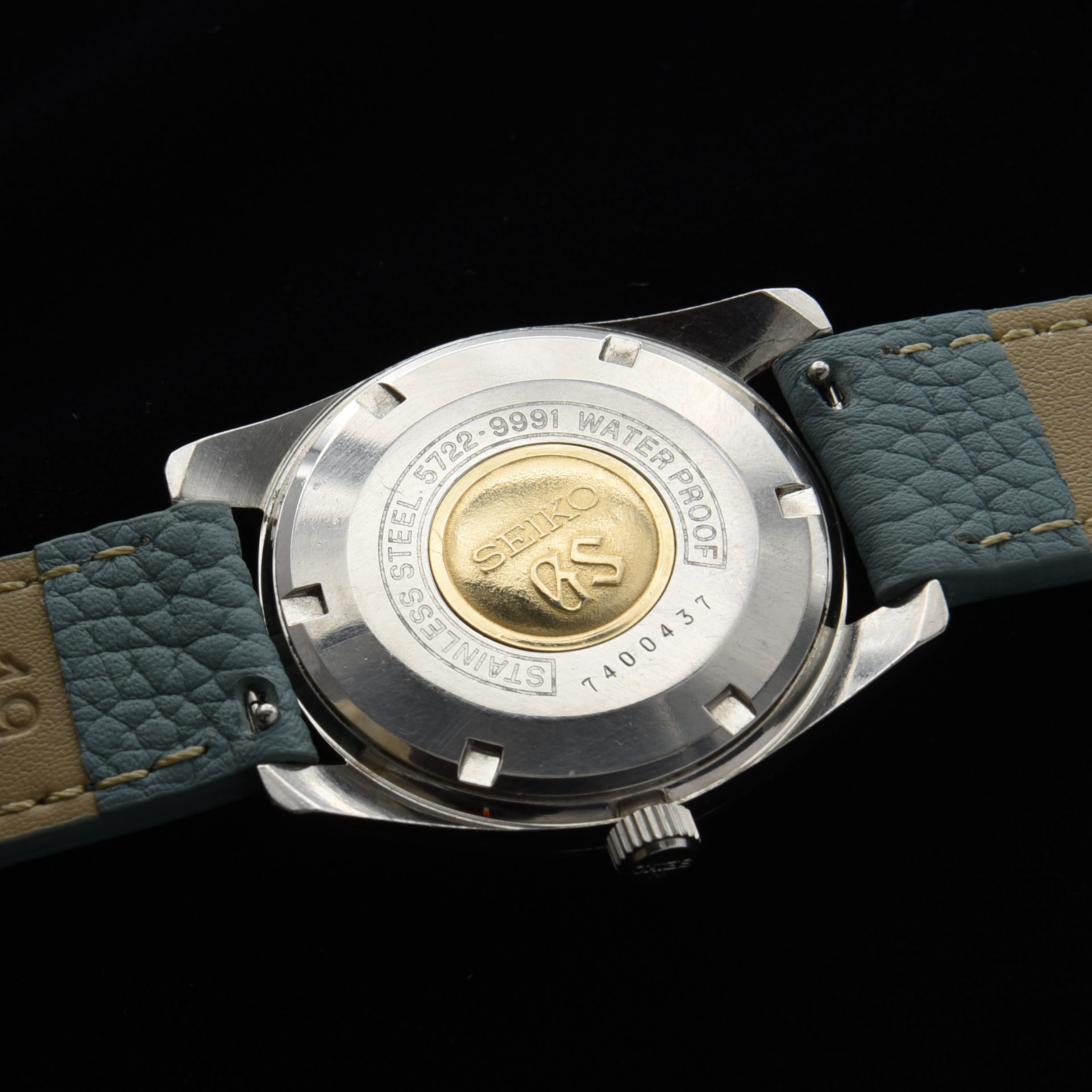 The Grand Seiko 5722-9991 Self-Dater appeared in 1963 and was produced until 1969. This later version is more desirable, featuring the 35-jewel, high-beat, manual-winding movement.