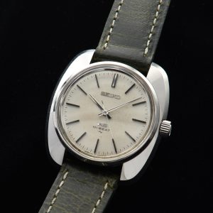 This stunning stainless-steel King Seiko is quite large; measuring 38x41.5mm in stainless steel. This case is known as the "Zabuton", representing the pillow shape with beveled edges.