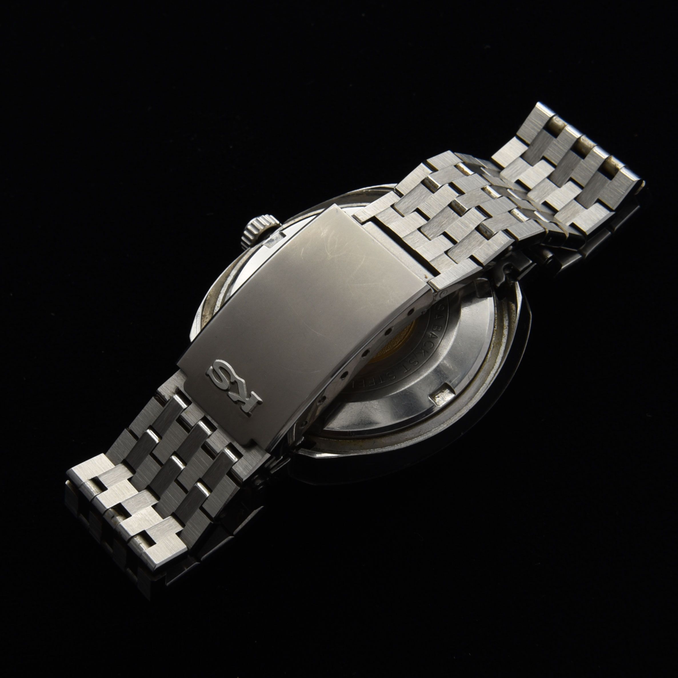 This stunning stainless-steel King Seiko is quite large; measuring 38x41.5mm in stainless steel. This case is known as the "Zabuton", representing the pillow shape with beveled edges.