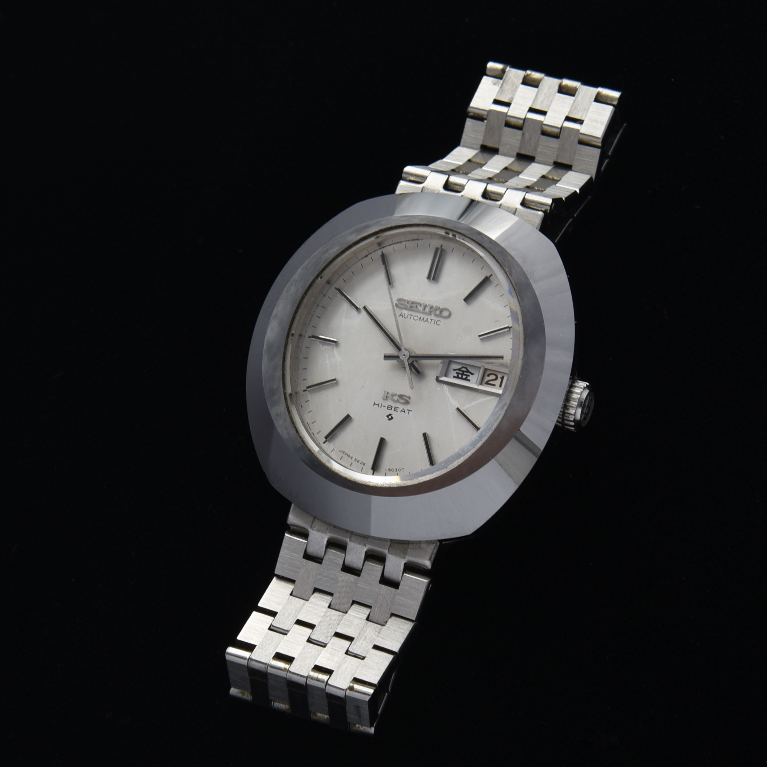 This stunning stainless-steel King Seiko is quite large; measuring 38x41.5mm in stainless steel. This case is known as the "Zabuton", representing the pillow shape with beveled edges.