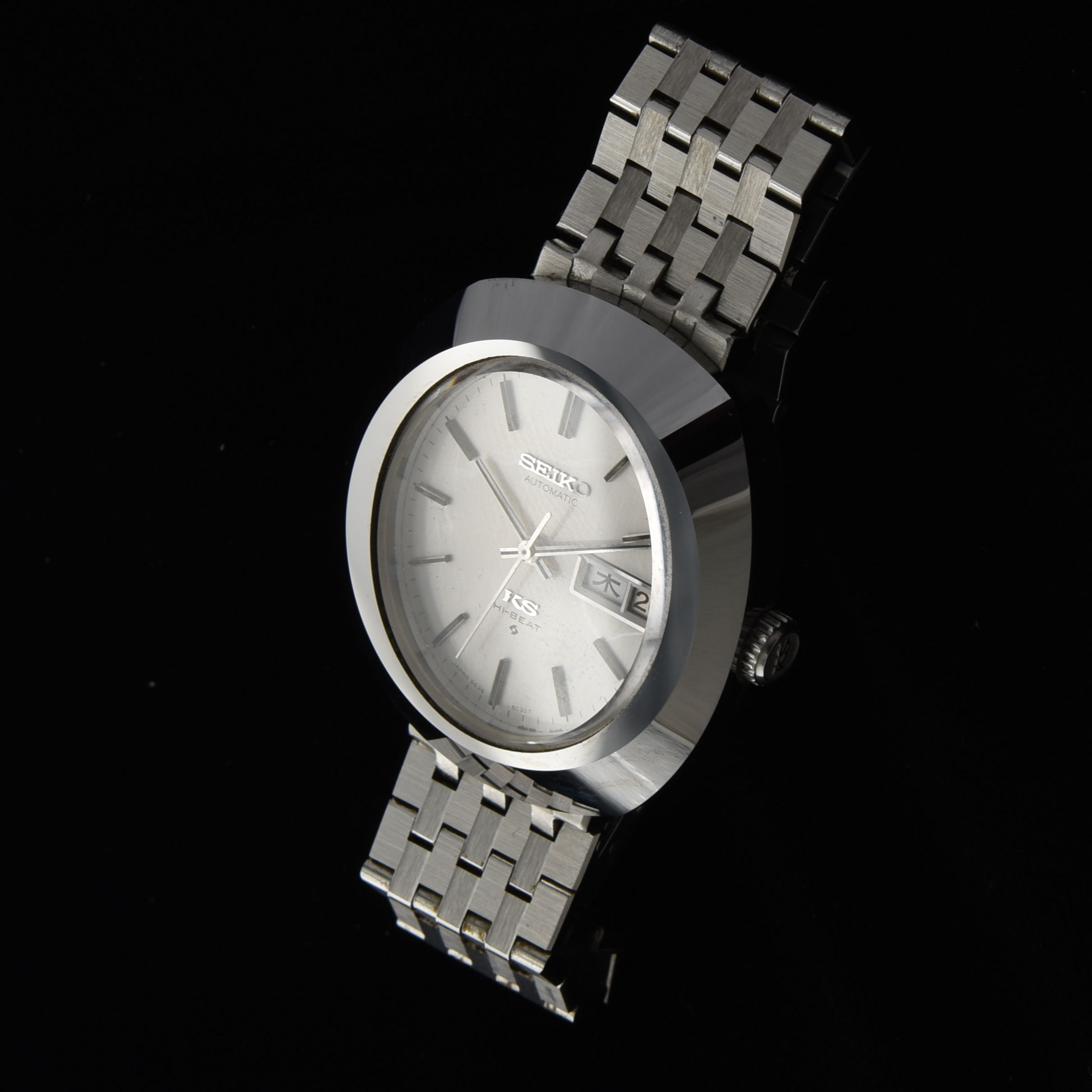 This stunning stainless-steel King Seiko is quite large; measuring 38x41.5mm in stainless steel. This case is known as the "Zabuton", representing the pillow shape with beveled edges.