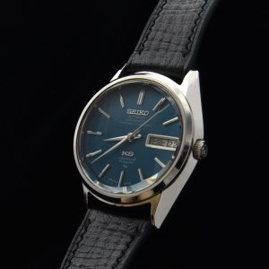 This circa-1973 rare Seiko ref. 5246-6060 vintage watch is very special. The wording 'special' on the dial indicates the extra care in producing both the (serviced) cal. 5200 movement and the spectacular King Seiko case.